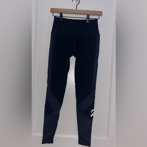 Peloton Leggings Women’s Blue Chevron High Rise Workout Logo Pants - Picture 3 of 10